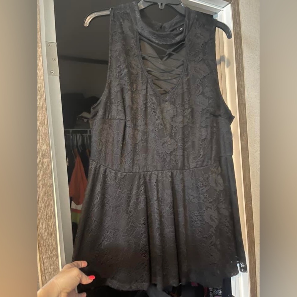 Torrid Sleeveless lace Top